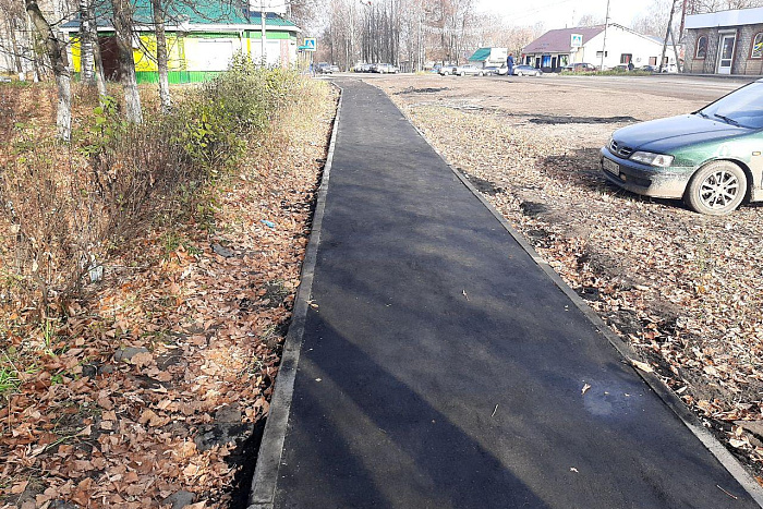 В Белой Холунице по нацпроекту благоустроили тротуары вдоль проезжей части